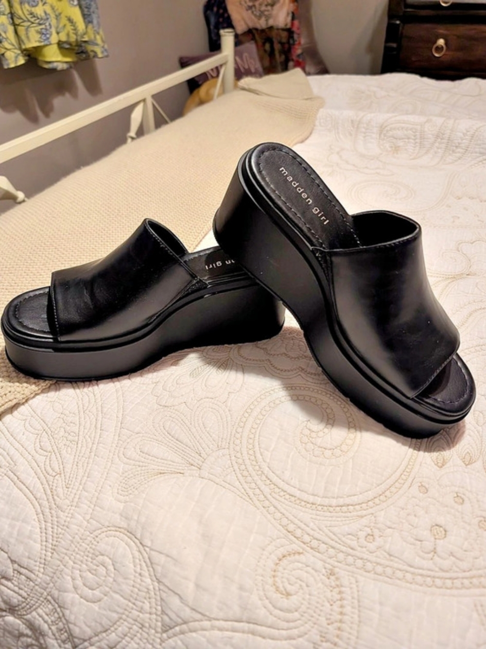Madden Girl Black Wedge Sandals Like New Sz 9